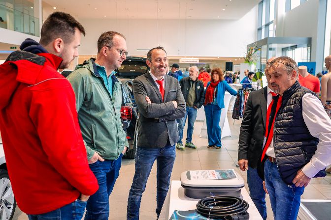 Unser%20Service%20Team%20informierte%20unsere%20Besucher%20%FCber%20alles%20rund%20um%20das%20Thema%20E-Mobilit%E4t