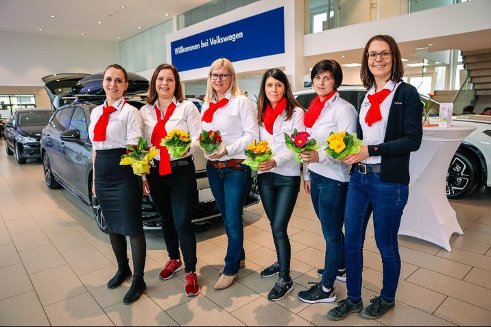 Unsere Emsigen Damen bei der Frühjahres Autoschau in Ybbs