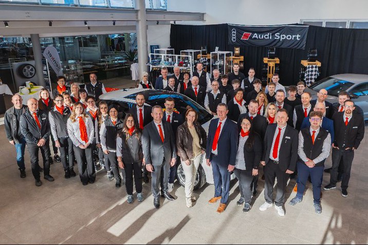Schön war bei unserer Frühjahrs-Autoschau in Amstetten-Neufurth. Gruppenfoto aus Amstetten-Neufurth